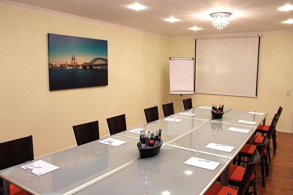 Hotel Alexander Koln Фрехен Екстер'єр фото
